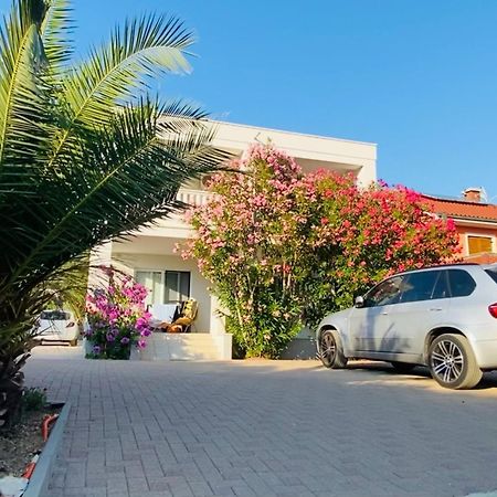 Mr. Hall Apartments Barbat na Rabu Kültér fotó