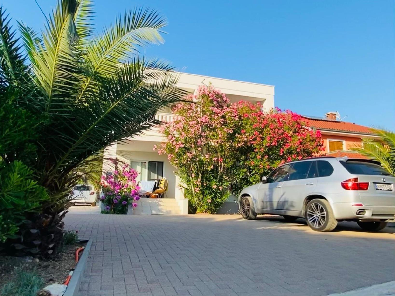 Mr. Hall Apartments Barbat na Rabu Kültér fotó